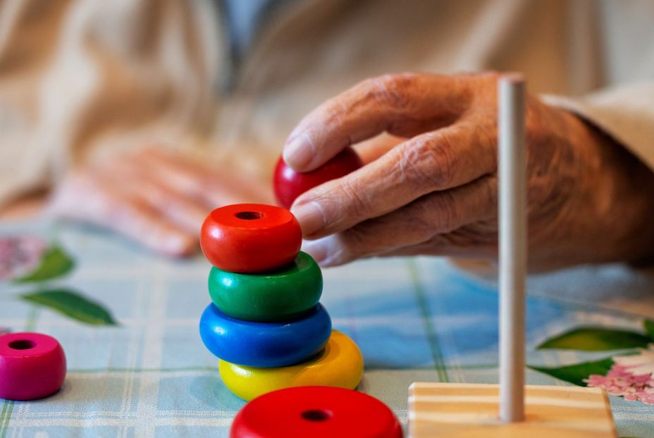 Un paciente mayor con deterioro cognitivo. Bigstock