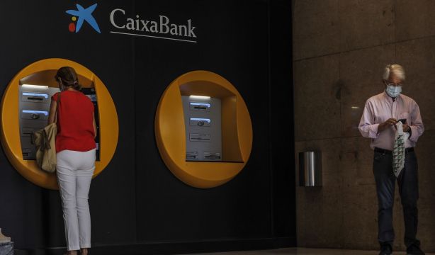 Pago de las pensiones en abril de 2025: ¿qué día se cobra la pensión en CaixaBank?. Foto: Europapress
