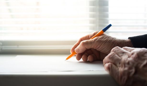 Así son los cuestionarios para mayores y familiares de la guía edadista de la DGT