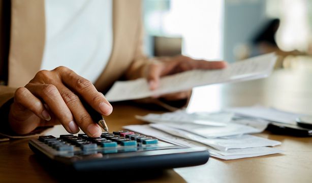 Estos son los nueve apartados que sí o sí debes revisar en el borrador de la Renta, según la OCU