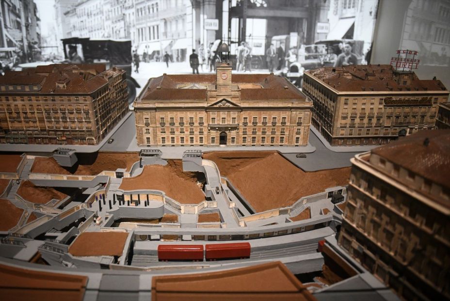 EuropaPress 6630019 detalle exposicion presentacion muestra madrid metropoli sueno antonio