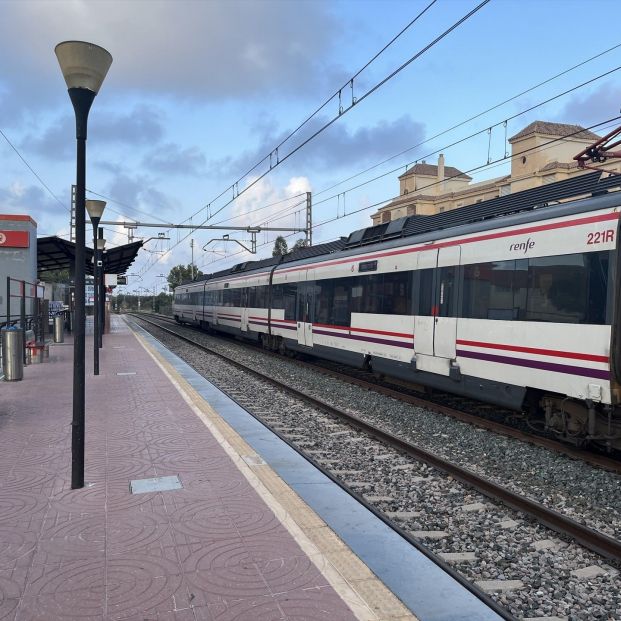 EuropaPress 6257803 tren linea c 1 cercanias renfe paso apeadero pinillo municipio malagueno