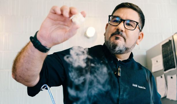 El truco de Dani García para hacer pestiños, uno de los postres más típicos de Semana Santa