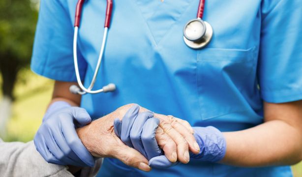 Cooperativas de atención domiciliaria: una solución innovadora a la crisis de cuidadores