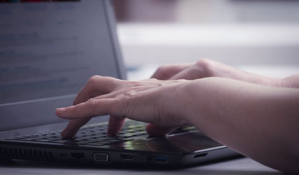 ¿Hay que comunicar el fallecimiento de un pensionista? Estos son los trámites que hay que realizar (Bigstock)