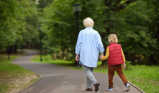 Una sentencia autoriza a una abuela a celebrar el cumpleaños con su nieto