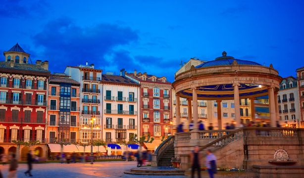 ¿Cuáles son los edificios más antiguos de Pamplona?