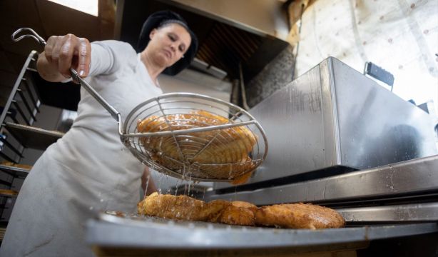 Torrijas, bartolillos, pestiños, monas… ruta por los mejores dulces de la Semana Santa madrileña