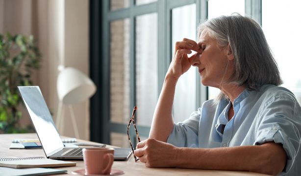 La enfermedad crónica y silenciada que afecta al 47% de mujeres en la menopausia