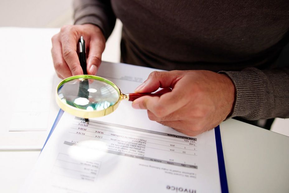 gestiones papeleo papeles contrato factura firma consumidores queja quejas reclamacion bigstock gestiones papeleo papeles contrato factura firma consumidores queja quejas reclamacion bigstock