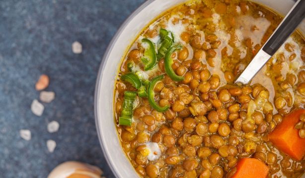 El truco "de la abuela" para que las lentejas queden mucho más sabrosas