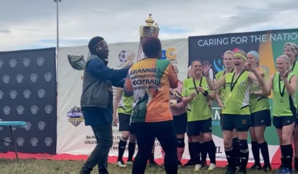 Sudáfrica acoge el Torneo Internacional de Fútbol de Abuelas (NPR)