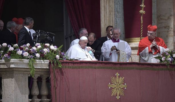 La neumonía bilateral del Papa Francisco afecta con más gravedad a las personas mayores