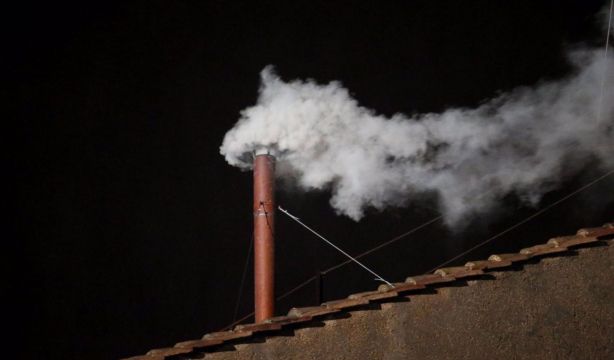 Fumata blanca y fumata negra: ¿cómo se consigue el humo que anuncia un nuevo Papa?