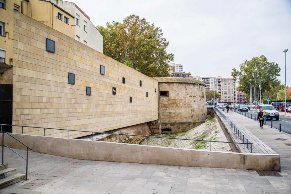 Murallas y Cubo del Revellín