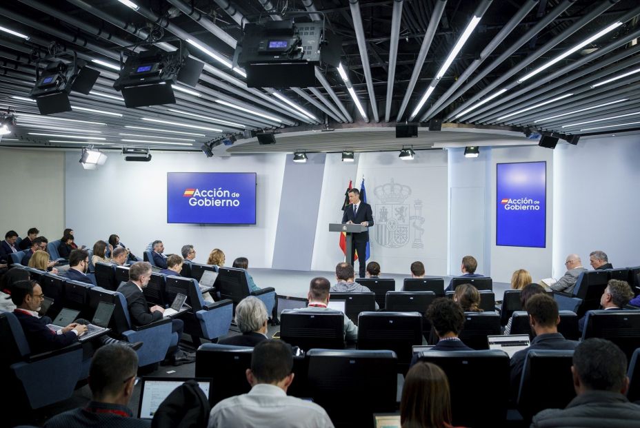 Sánchez anuncia una inversión de 10.470 millones en defensa para llegar al 2% del PIB en 2025 Sánchez anuncia una inversión de 10.470 millones en defensa para llegar al 2% del PIB en 2025