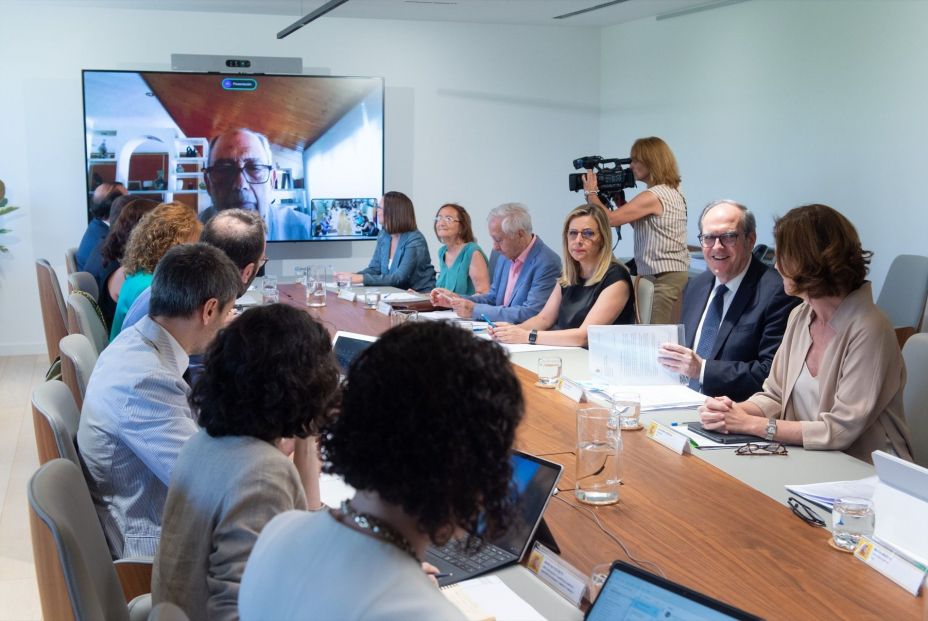 Carlos San Juan indignado con la banca por no rendir cuentas del trato a los mayores: “Es el colmo”. Foto: europapress