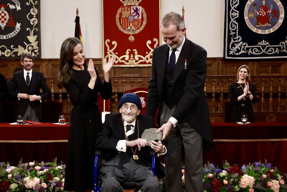 Álvaro Pombo recibe el Premio Cervantes 2024: "Nos hemos convertido en influencers y mercachifles"