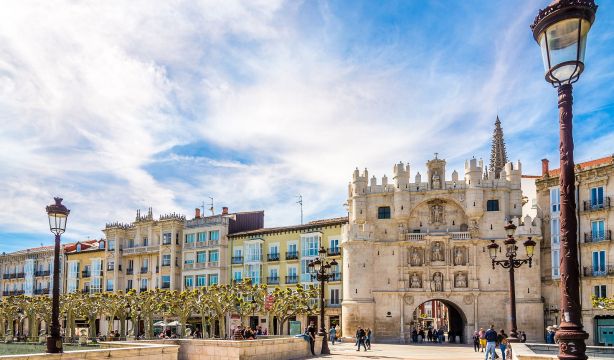 ¿Cuáles son los edificios más antiguos de Burgos?