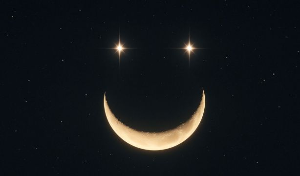 ¿Luna con cara sonriente este 25 de abril?