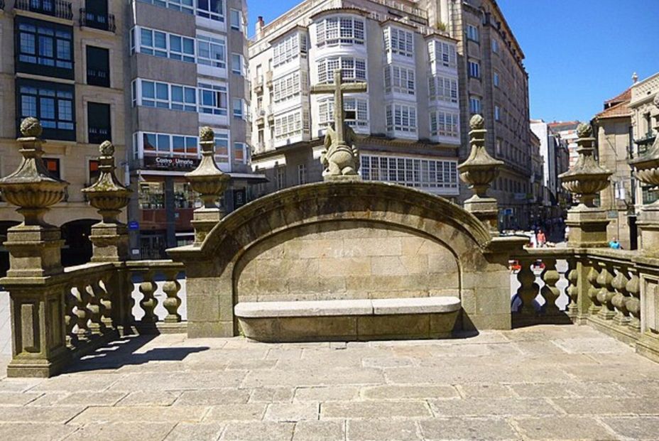 Wikipedia Commons. ¿Cuáles son los edificios más antiguos de Pontevedra?