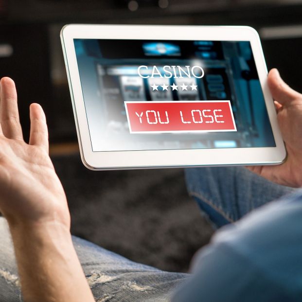 ¿Debo declarar un Bizum o un regalo de boda en la Renta?. Foto: bigstock