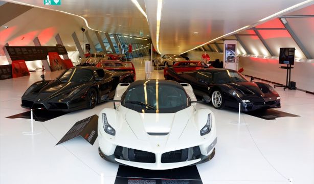 Exposicion ferrari mobility city