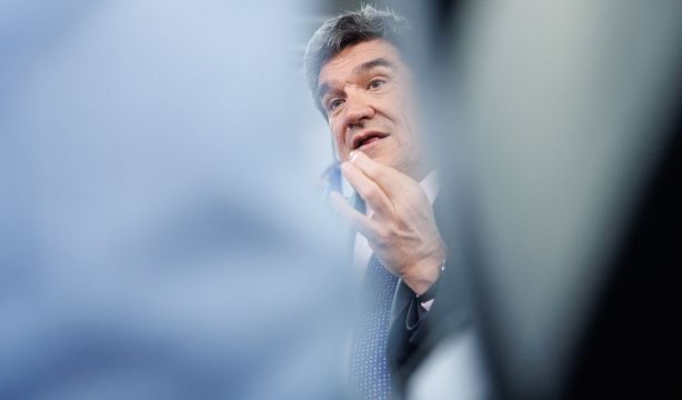 Escrivá acusa a Feijóo de "falta de patriotismo" por atacar la reforma de pensiones en Bruselas