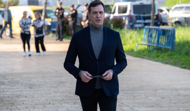 El hermano de Pedro Sánchez, procesado por prevaricación y tráfico de influencias