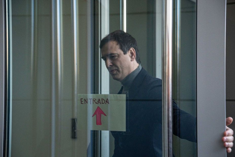 El hermano de Pedro Sánchez, procesado por prevaricación y tráfico de influencias