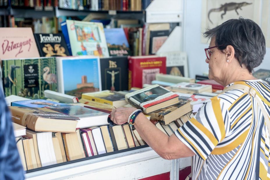 "Siéntate a leer": Madrid convierte sus calles en una gran sala de lectura "Siéntate a leer": Madrid convierte sus calles en una gran sala de lectura