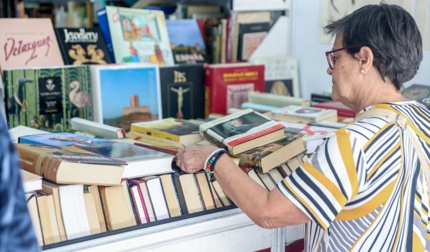 "Siéntate a leer": Madrid convierte sus calles en una gran sala de lectura