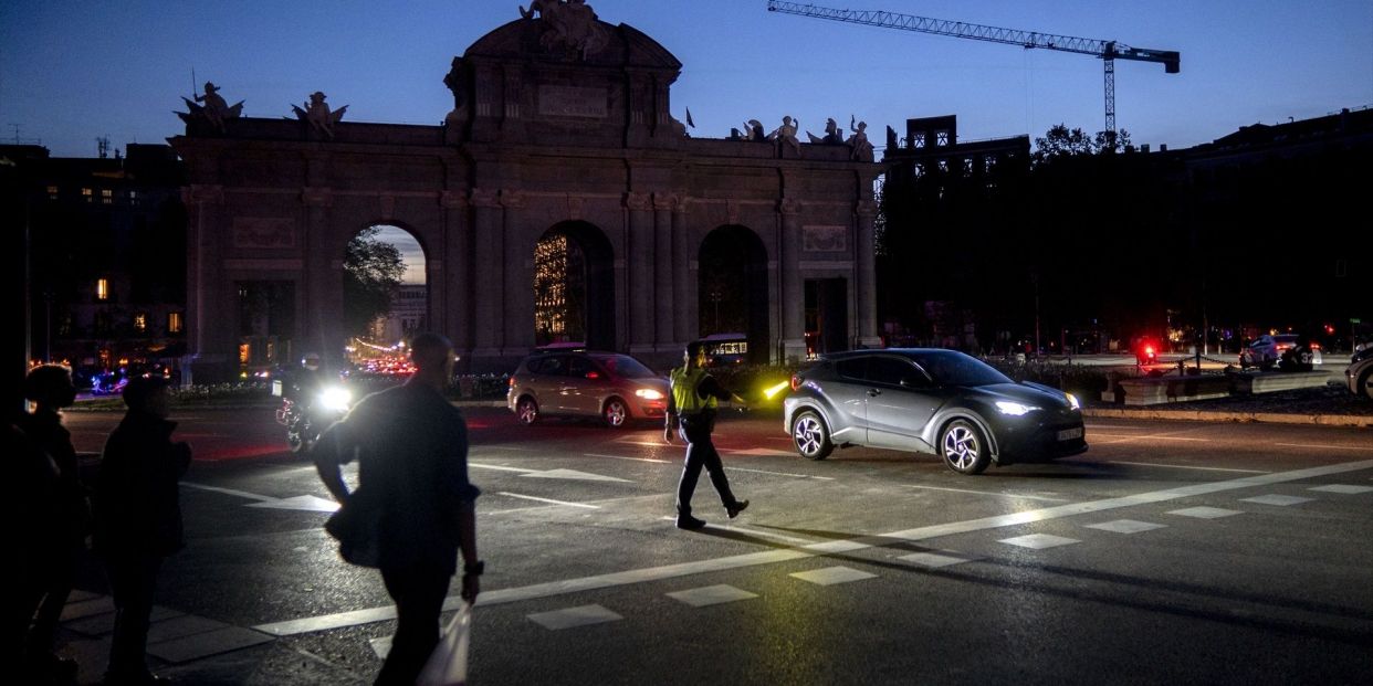Sánchez achaca el apagón a una pérdida súbita de 15 gigavatios de la que aún no se conoce la causa