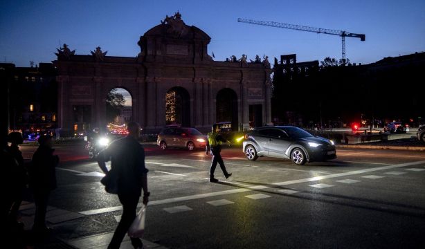 Sánchez achaca el apagón a una pérdida súbita de 15 gigavatios de la que aún no se conoce la causa
