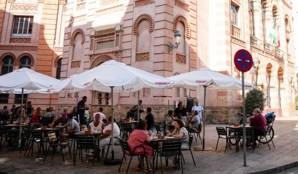 La economía española frena su crecimiento al 2,8% interanual en el inicio de 2025