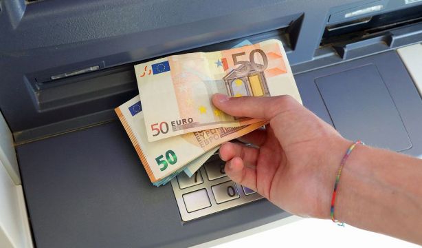 Pago de las pensiones en mayo de 2024: ¿cuál es la fecha de cobro en cada banco? bigstock