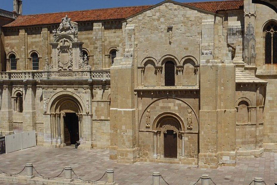 Wikipedia Commons. ¿Cuáles son los edificios más antiguos de León?