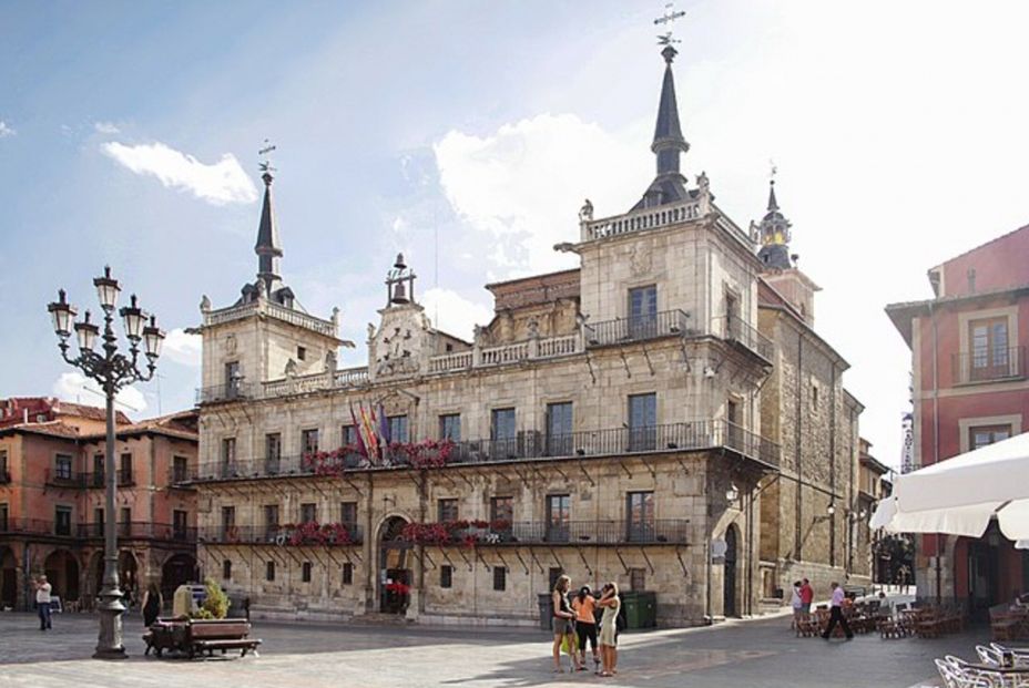 Wikipedia Commons. ¿Cuáles son los edificios más antiguos de León?