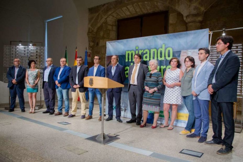 Firma convenio ayuntamientos sala prensa