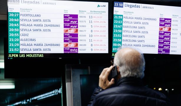 Más de 30 trenes y 10.700 pasajeros afectados por el robo de cable en la línea Madrid-Sevilla