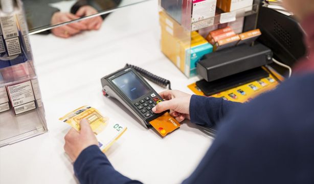 Cómo evitar problemas con el dinero cuando viajas al extranjero