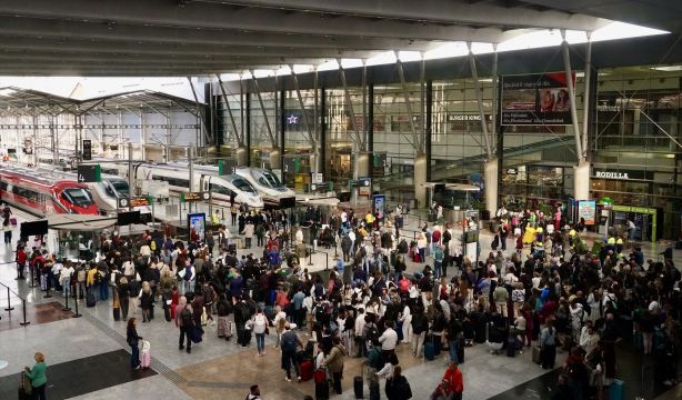 Los afectados por la cancelación de trenes Madrid-Sevilla pueden reclamar gastos de comida y hotel