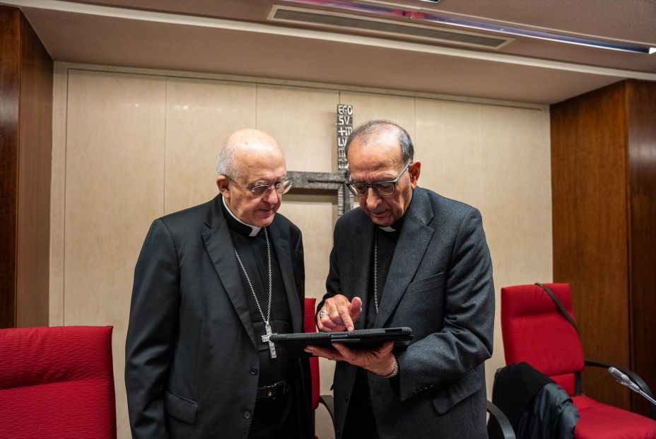 Los cardenales españoles Carlos Osoro y Juan José Omella
