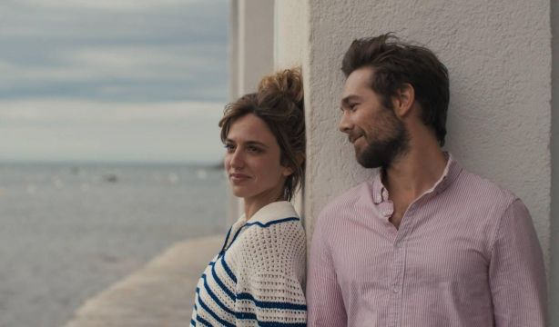 El fenómeno literario 'También esto pasará', sobre el duelo, llega a los cines