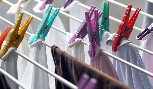 El truco del arroz para secar la ropa mucho más rápido