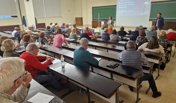 Programas Universitarios de Mayores abren matriculaciones: "Nunca es tarde para volver a las aulas"