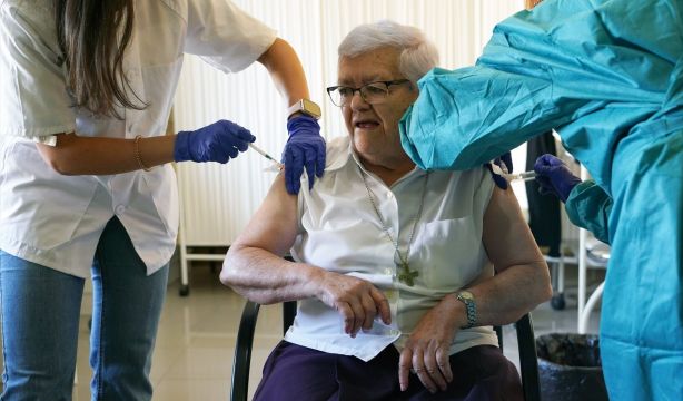¿Brazo izquierdo o derecho? La importancia del lugar de vacunación para la respuesta inmunitaria