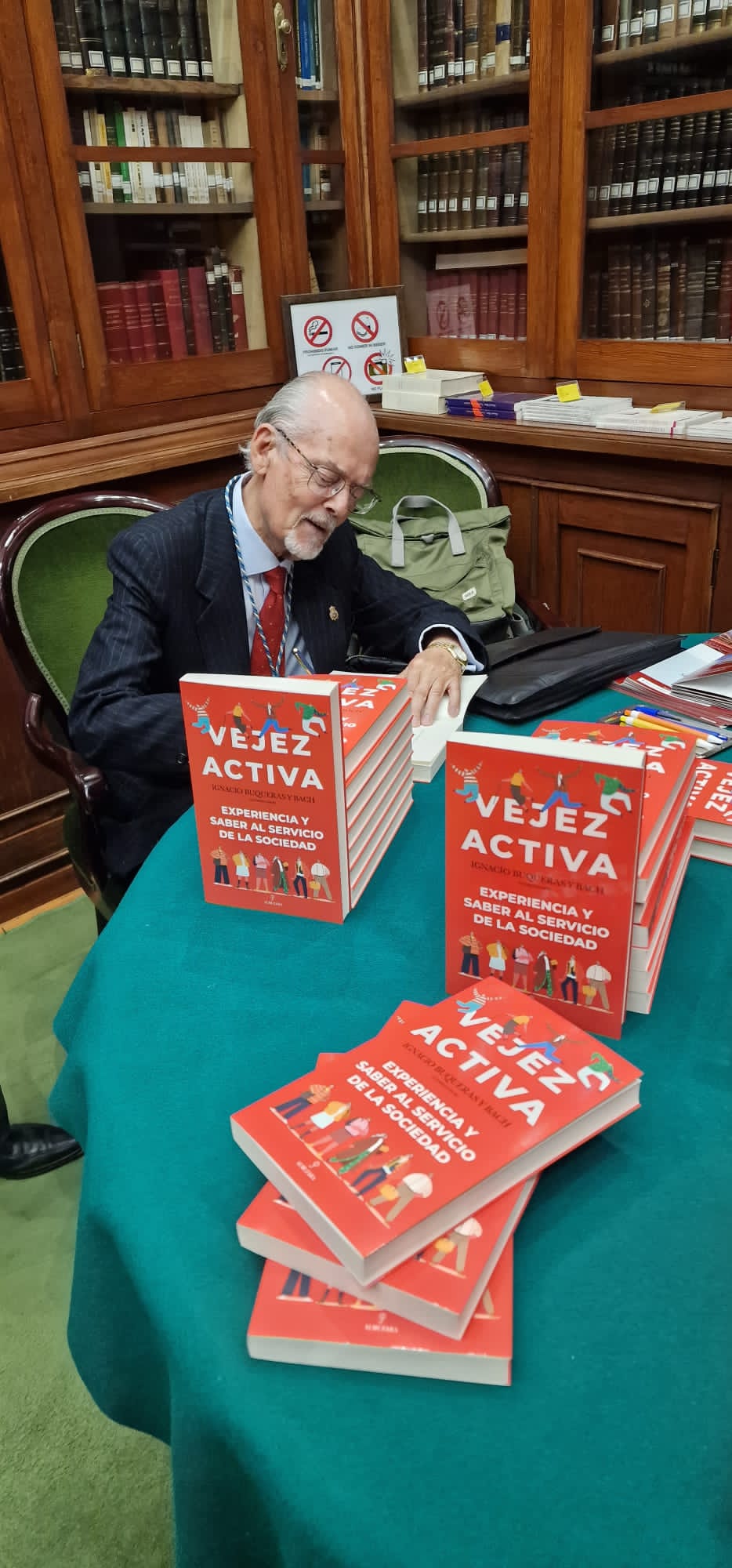 Firma libros vejez activa Ateno de Madrid(1)