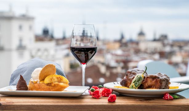 Madrid en San Isidro, mucho más que rosquillas: rabo de toro, vermú y vinos con DO