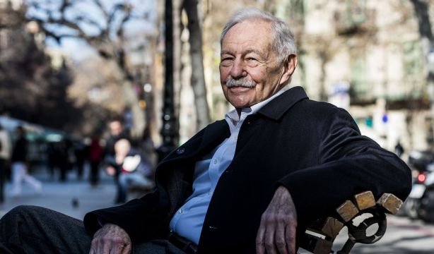 El escritor Eduardo Mendoza defiende el humor como un oficio "muy serio"